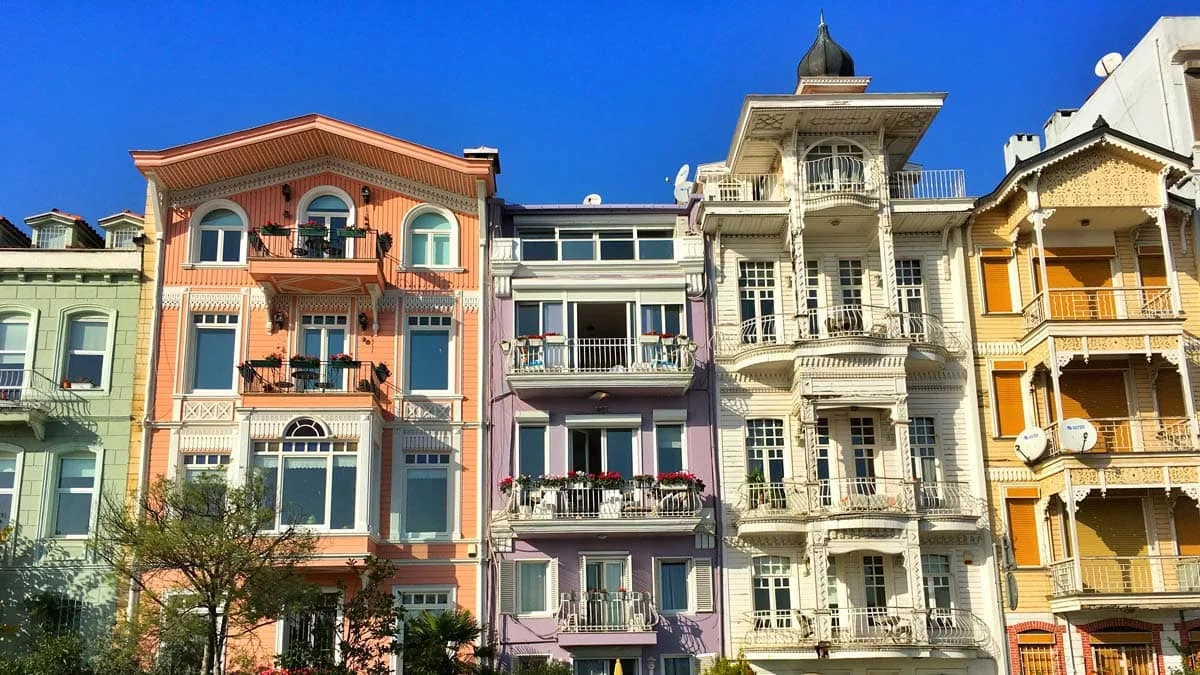 Arnavutköy Butikleri ve Tasarım Dükkanlarına Shuttle Transfer: Şehrin Gizli Modası