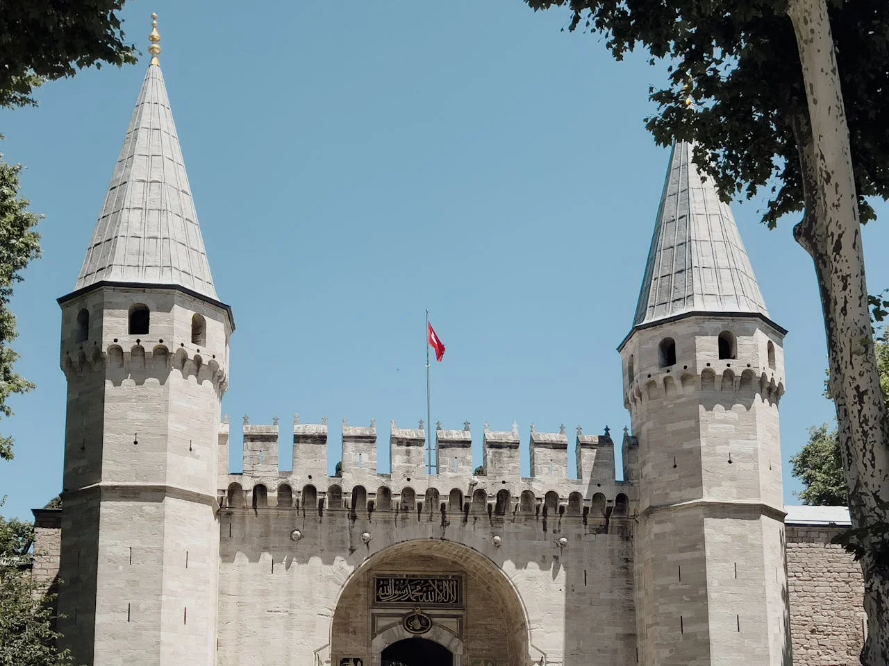 Topkapı Sarayı’na Shuttle Transfer: Osmanlı İmparatorluğu’nun Kalbine Yolculuk